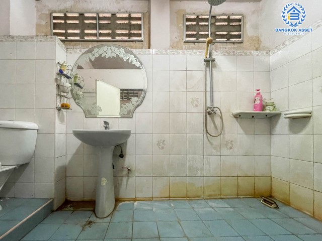 *****อาคารพาณิชย์สองย่านกรุงเทพฯ อาคารพาณิชย์ ซอยเพชรเกษม65/1 เนื้อที่กว้าง 17 ตร.ว. ฟังก์ชัน 3 ห้องนอน 3 ห้องน้ำ ที่จอดรถ 1 คัน ตั้งบนทำเลที่อยู่ชุมชน ทำการค้าขายได้ ใกล้ห้างสรรพสินค้า โรบินสันบางแคและบิ๊กซี เพชรเกษม เชื่อมต่อถนนเพชรเกษม